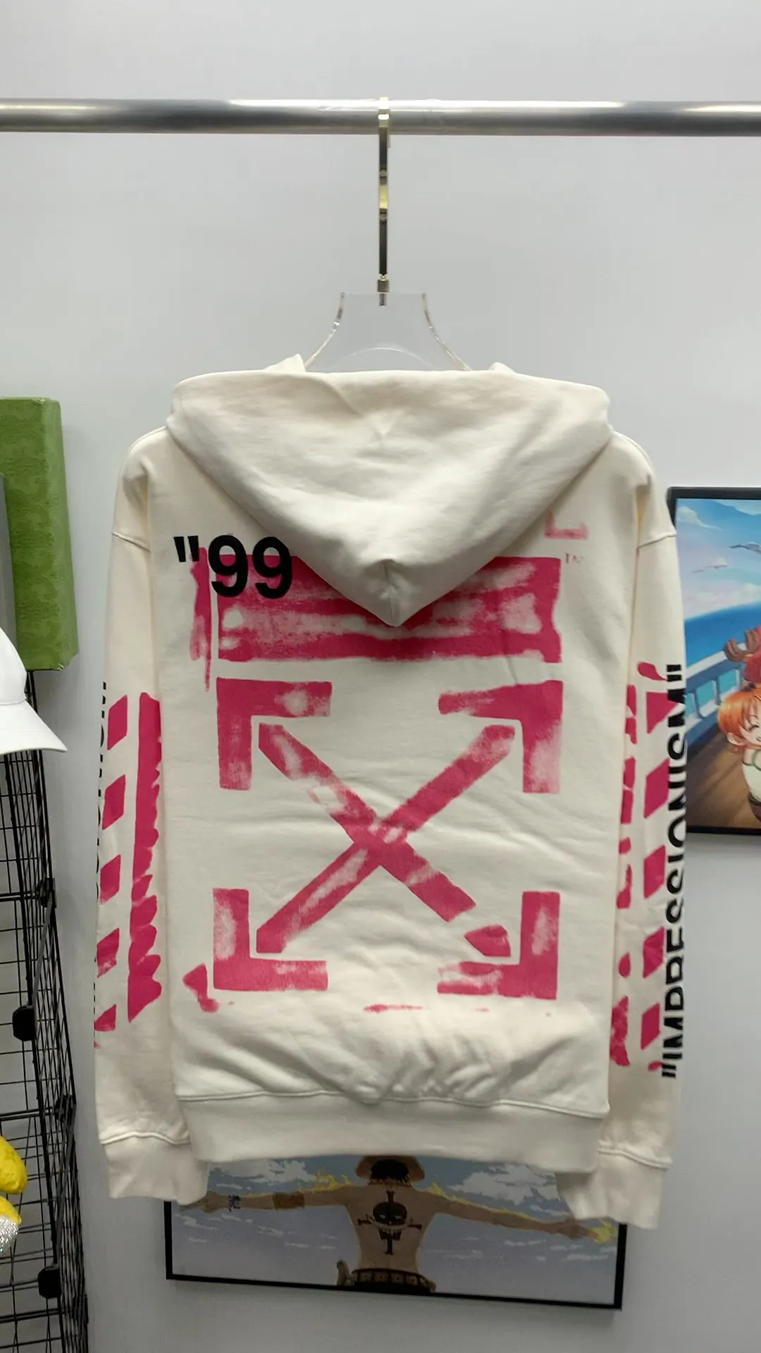 Real shot video on the back————The top tested version OFF-WHITE (OW) 99 pink oil graffiti for men and women couples pure cotton loose pullover hooded sweatshirt jacket zipper professional handmade dot printing, delicate and full, strong color layering, the printing is breathable and non-sticky! The gradient of the layers is clear, the texture and texture are visible, the fabric and printing are completely combined, and the frosted feel is delicate. The fabric is made of 460g fish scale terry cotton fabric, which has a full drape. Customized zipper pull with OFFWHITE metal engraving on it and a concave feel. This is a must-see for identification. The hat rope pendant clock has metal engravings. This is a detail that is easily overlooked.  Like Monet's oil paintings, it has always occupied the top sales list on major domestic and foreign platforms, and offline stores can also be said to be often out of stock.  Couple matching, personalized and trendy! The style is elegant and classic, versatile for daily use. Couple style 👫 Can be worn by both men and women P: 390